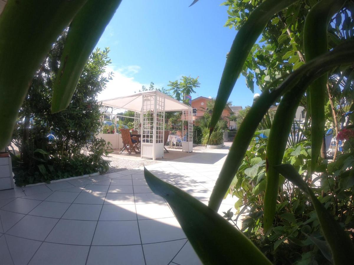 Splendid B&B Milano Marittima Exterior photo